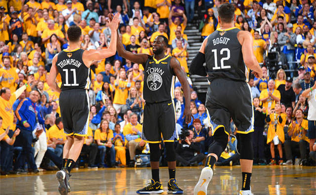 三场比赛中 三场比赛中